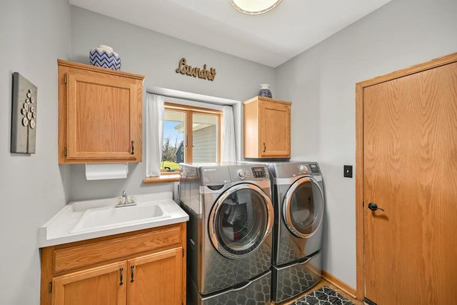 W143N6633 Aspen DRIVE, Menomonee Falls, WI 53051