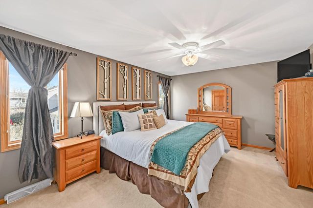 W143N6633 Aspen DRIVE, Menomonee Falls, WI 53051