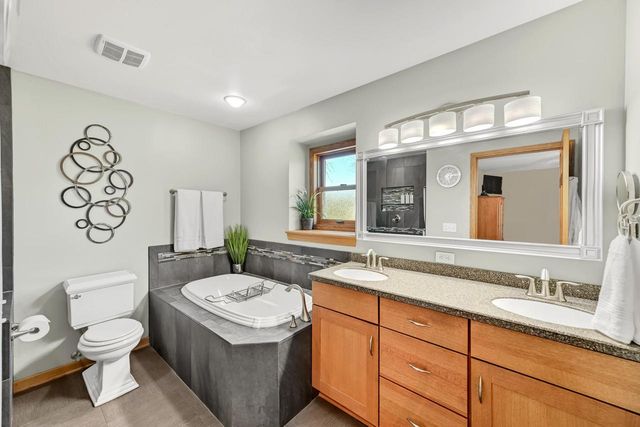 W143N6633 Aspen DRIVE, Menomonee Falls, WI 53051