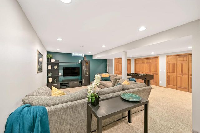 W143N6633 Aspen DRIVE, Menomonee Falls, WI 53051