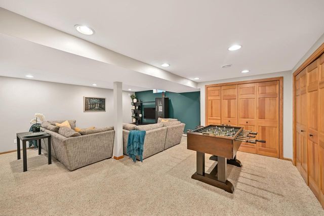 W143N6633 Aspen DRIVE, Menomonee Falls, WI 53051