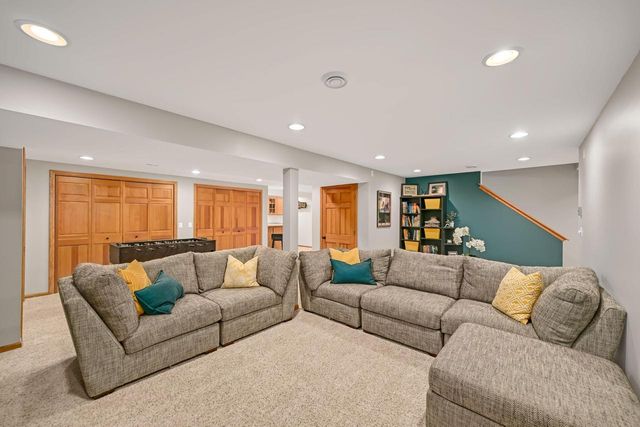 W143N6633 Aspen DRIVE, Menomonee Falls, WI 53051