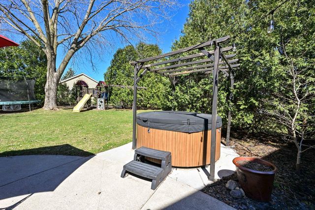 W143N6633 Aspen DRIVE, Menomonee Falls, WI 53051