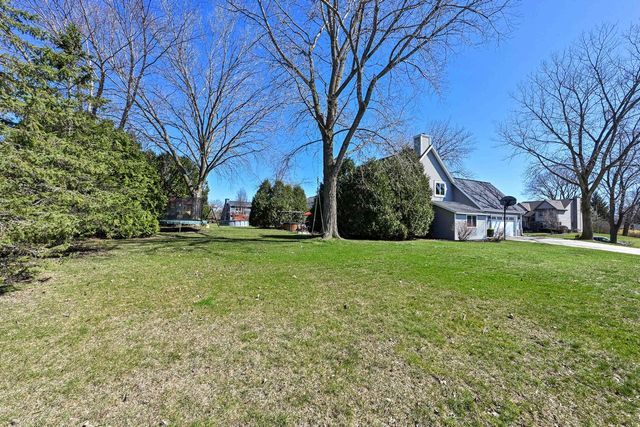 W143N6633 Aspen DRIVE, Menomonee Falls, WI 53051