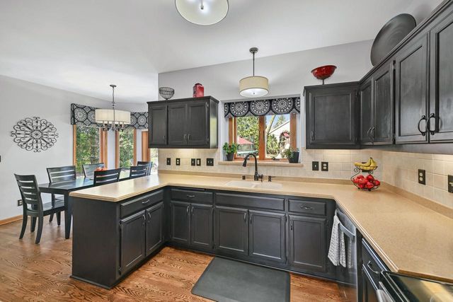 W143N6633 Aspen DRIVE, Menomonee Falls, WI 53051