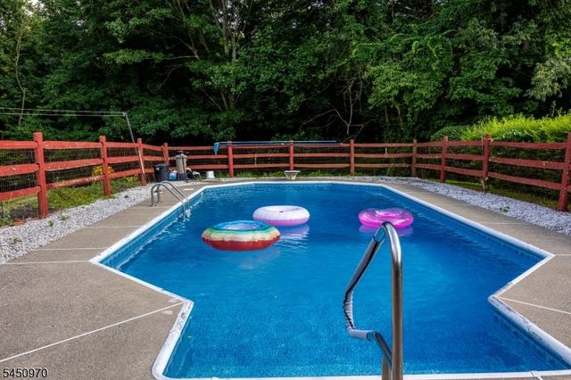 3 Sawmill Rd, Vernon Twp., NJ 07460