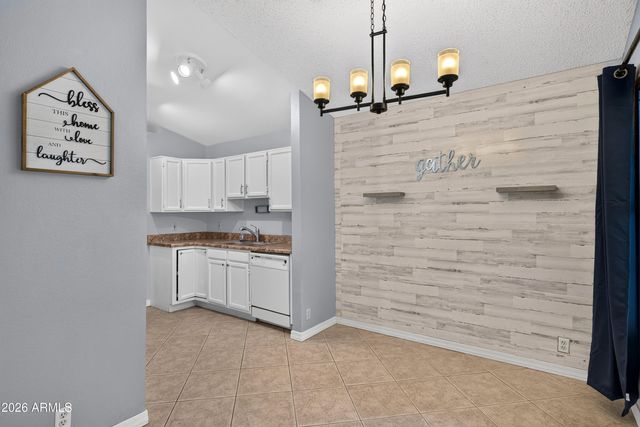 3810 W MARCONI Avenue, Phoenix, AZ 85053