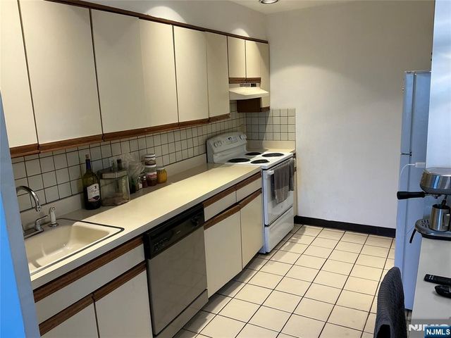 301 Beech Street 1H, Hackensack, NJ 07601