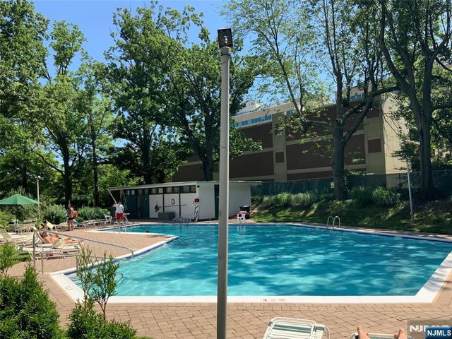 301 Beech Street 1H, Hackensack, NJ 07601