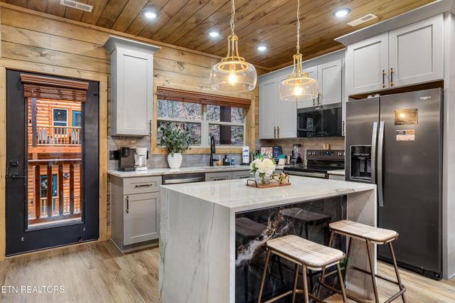 2119 Valley Creek Way, Sevierville, TN 37862