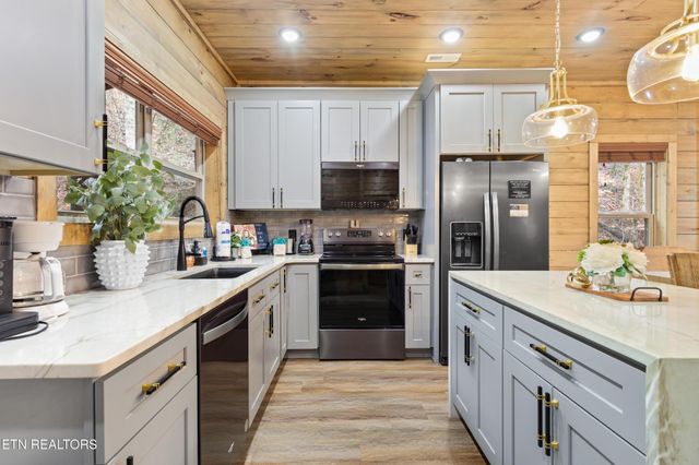 2119 Valley Creek Way, Sevierville, TN 37862