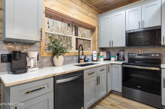 2119 Valley Creek Way, Sevierville, TN 37862