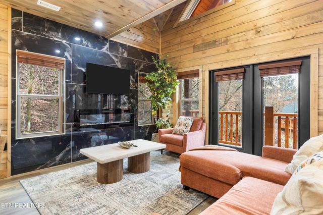 2119 Valley Creek Way, Sevierville, TN 37862