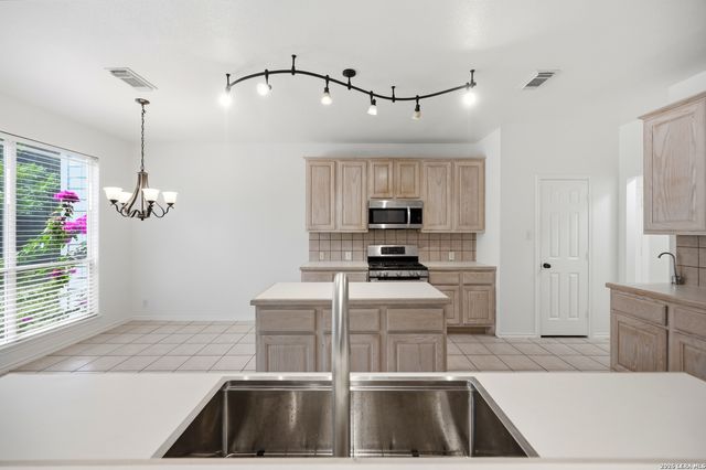 8906 BRAE BND, San Antonio, TX 78249