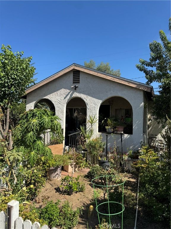174 E 11th, Perris, CA 92570 — exterior