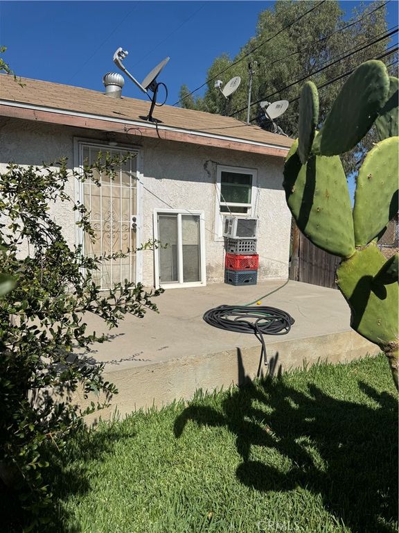 174 E 11th, Perris, CA 92570 — photo 2