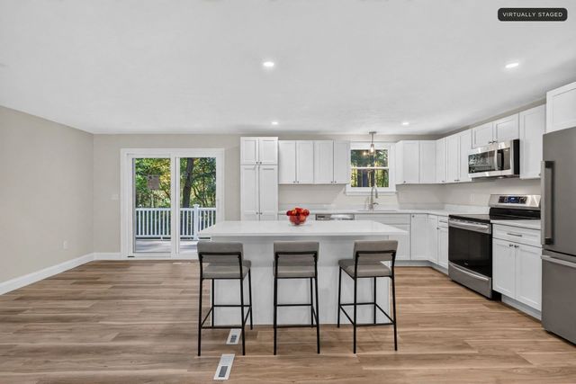 120 Appletree Cir, Bridgewater, MA 02324