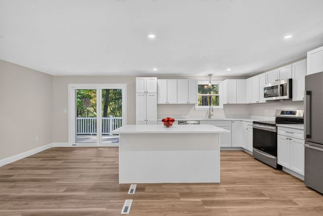 120 Appletree Cir, Bridgewater, MA 02324