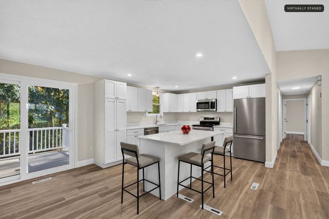 120 Appletree Cir, Bridgewater, MA 02324