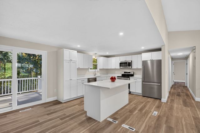 120 Appletree Cir, Bridgewater, MA 02324