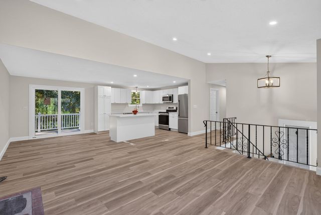 120 Appletree Cir, Bridgewater, MA 02324