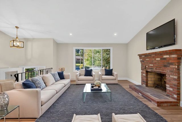 120 Appletree Cir, Bridgewater, MA 02324