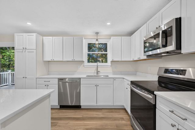 120 Appletree Cir, Bridgewater, MA 02324