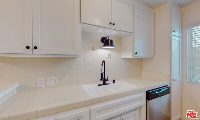 1827 Manning Avenue 3, Los Angeles, CA 90025