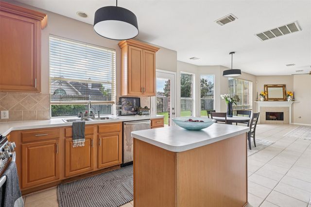 8002 Cross Trail Drive, Sugar Land, TX 77479