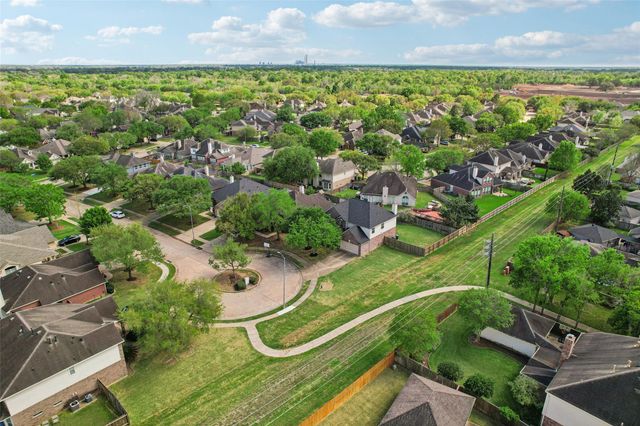 8002 Cross Trail Drive, Sugar Land, TX 77479