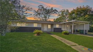 1717 E Mesquite Lane, Victoria, TX 77901