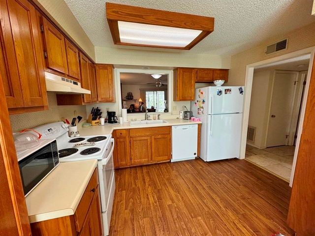 10 Spring River Lane, Cherokee Village, AR 72529