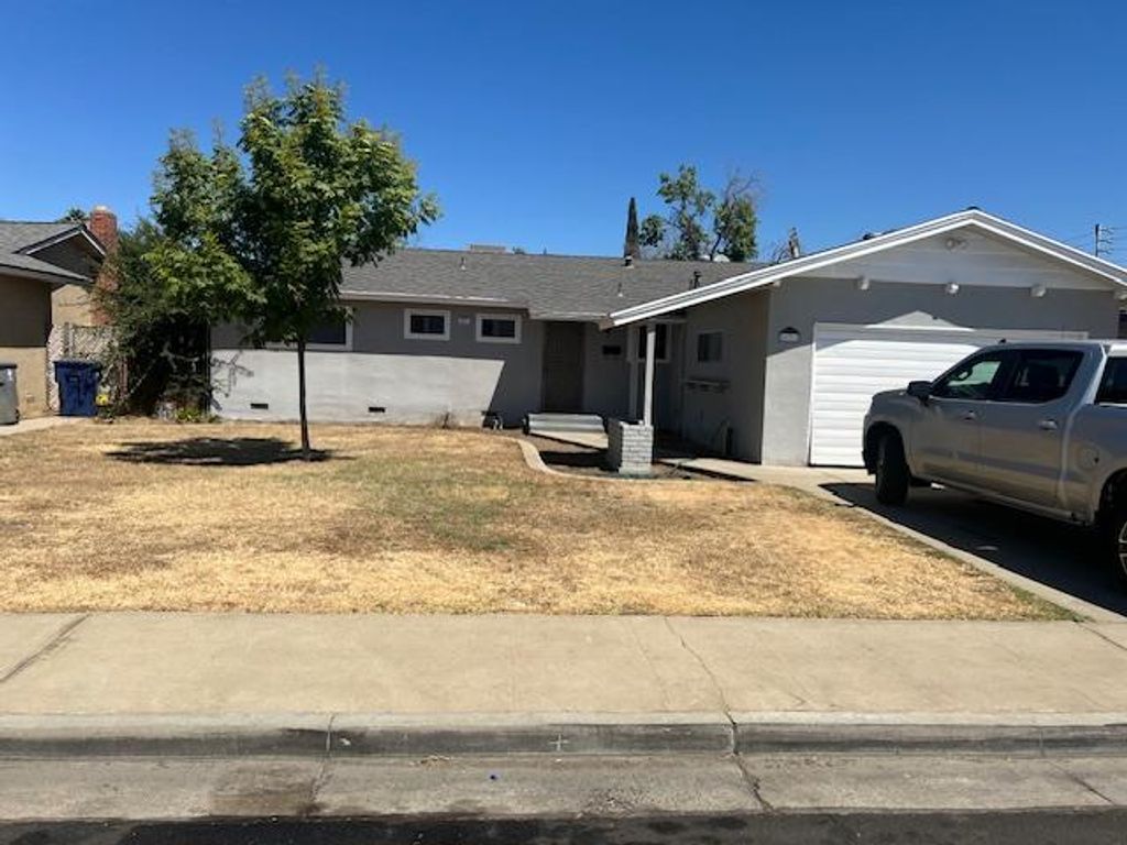 621 W Pat Drive W, Clovis, CA 93612