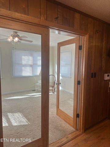 912 Clearmont Drive, Etowah, TN 37331