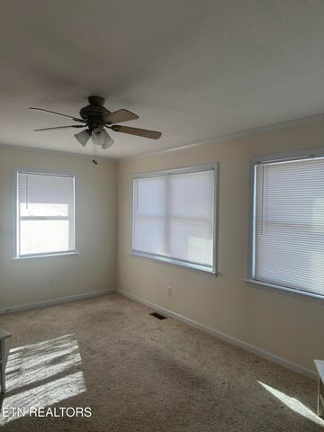 912 Clearmont Drive, Etowah, TN 37331