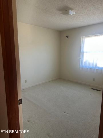 912 Clearmont Drive, Etowah, TN 37331