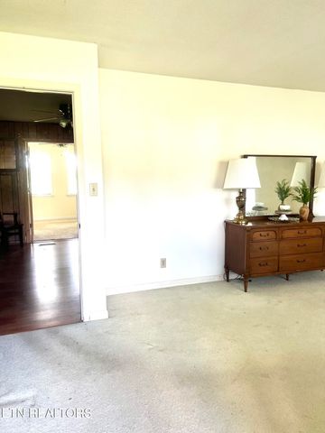 912 Clearmont Drive, Etowah, TN 37331