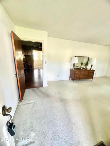912 Clearmont Drive, Etowah, TN 37331