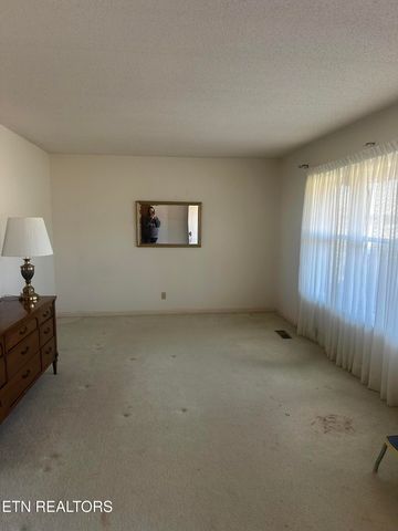 912 Clearmont Drive, Etowah, TN 37331