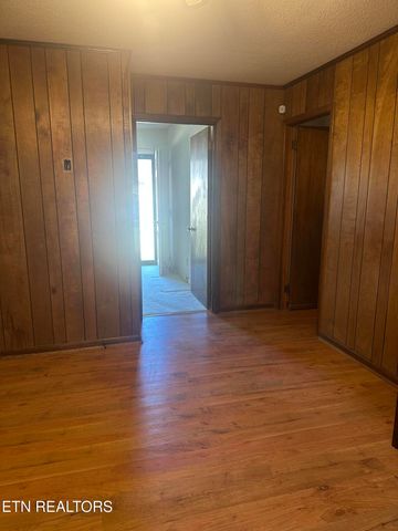 912 Clearmont Drive, Etowah, TN 37331