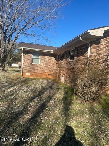 912 Clearmont Drive, Etowah, TN 37331