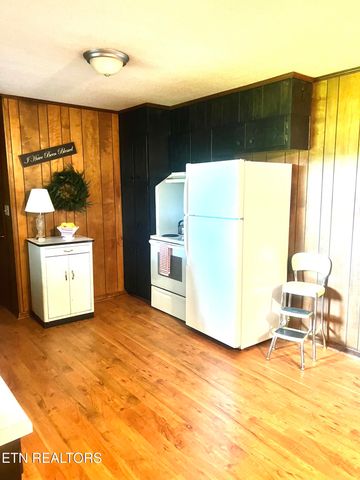 912 Clearmont Drive, Etowah, TN 37331