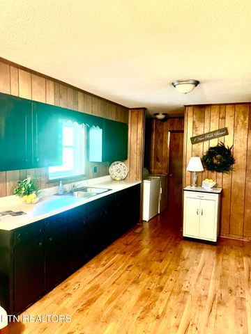912 Clearmont Drive, Etowah, TN 37331