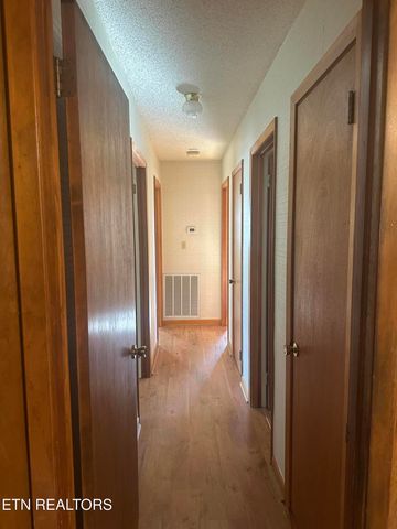 912 Clearmont Drive, Etowah, TN 37331