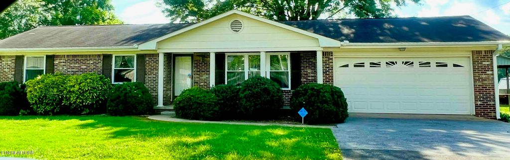 912 Clearmont Drive, Etowah, TN 37331