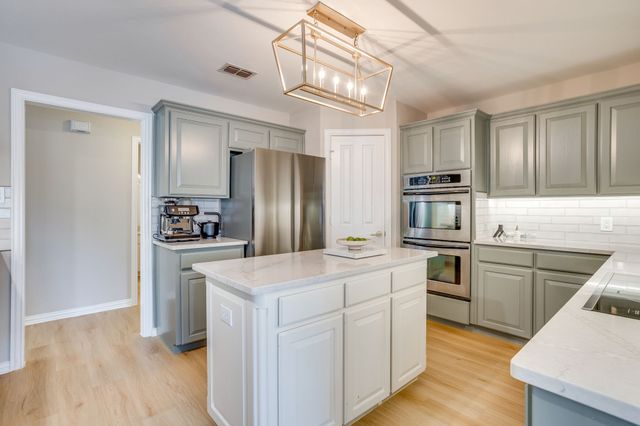 270 Bluff View Court, Aledo, TX 76008