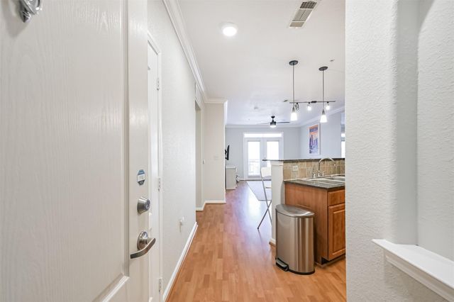 1711 Old Spanish Trail 330, Houston, TX 77054