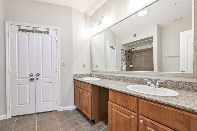 1711 Old Spanish Trail 330, Houston, TX 77054