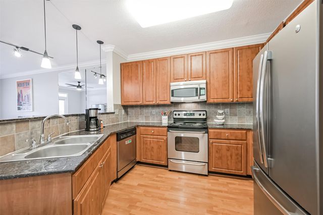 1711 Old Spanish Trail 330, Houston, TX 77054