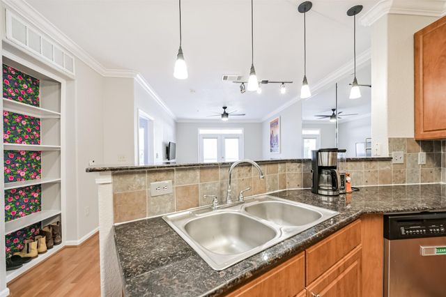 1711 Old Spanish Trail 330, Houston, TX 77054